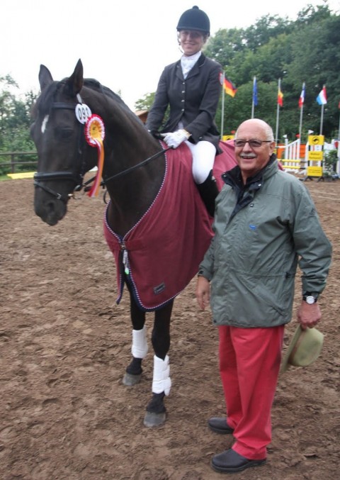 Der stolze Pferdebesitzer des Siegerpferdes Gerhard Fröhlich